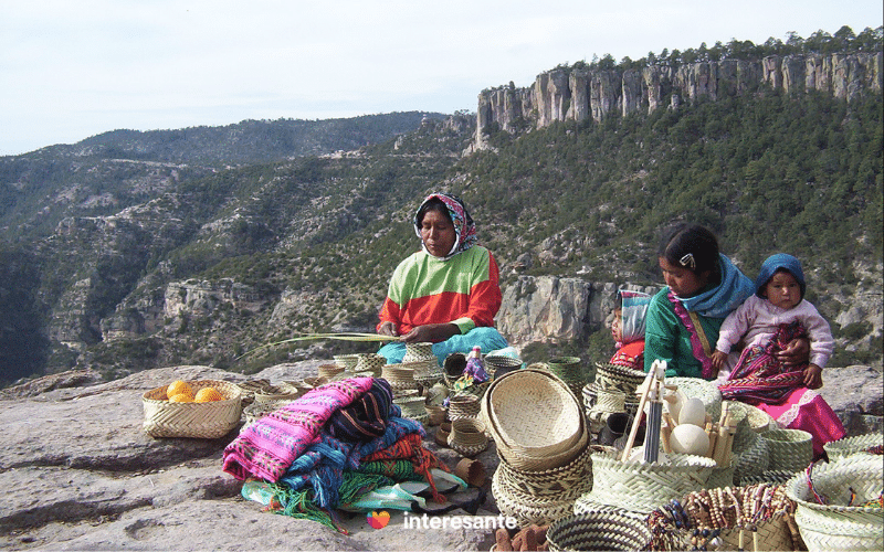 Rarámuri artisans