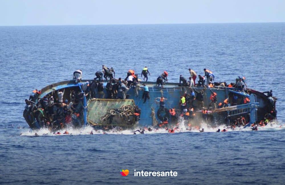 El Desastre del Submarino Frente al Naufragio de Inmigrantes. Fotografía AFP